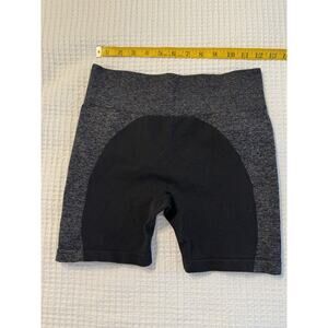 Chloe Ting Biker Shorts Size Medium Ribbed Yoga Athletic Workout